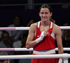 Hatice Akbas medalla de plata en la categoria de 54kg