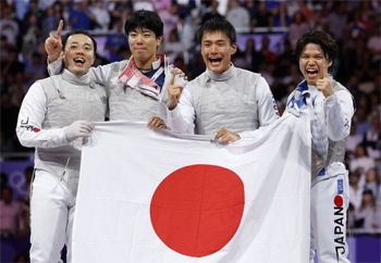 men foil team Japan