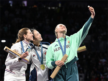 women epee podium