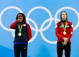 simone manuel y penny olesiak