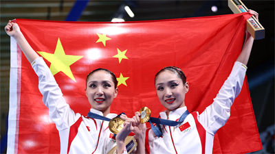 Wang Liyi & Wang Qianyi gold medal