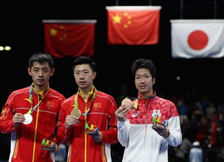 podium men