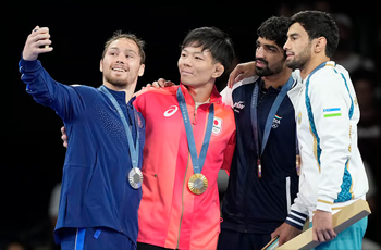 men's podium freestyle wrestling 57kg