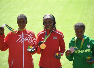podium marathon women