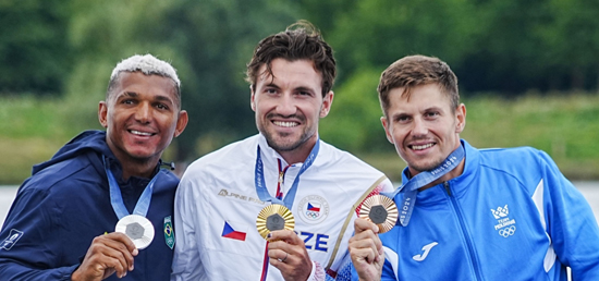 podium de la prueba de fondo de la canoa