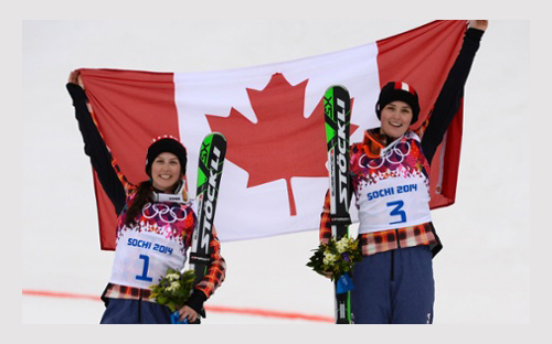 las canadienses en los mas alto del podio en la prueba de esqui cross