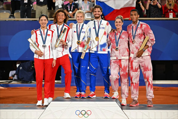 podium mixed doubles