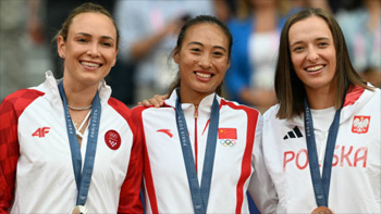 podium women singles