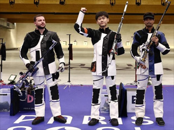 men's podium 50m Rifle 3 Positions