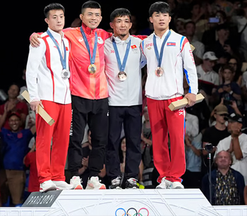 men's podium Greco-Roman wrestling 60kg