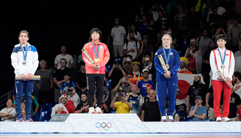 women's podium freestyle wrestling 57kg